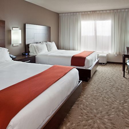 Holiday Inn Express Hotel And Suites Saint Robert By Ihg Dış mekan fotoğraf
