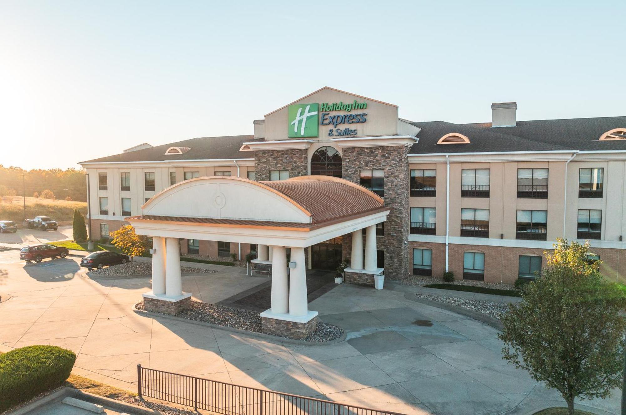 Holiday Inn Express Hotel And Suites Saint Robert By Ihg Dış mekan fotoğraf