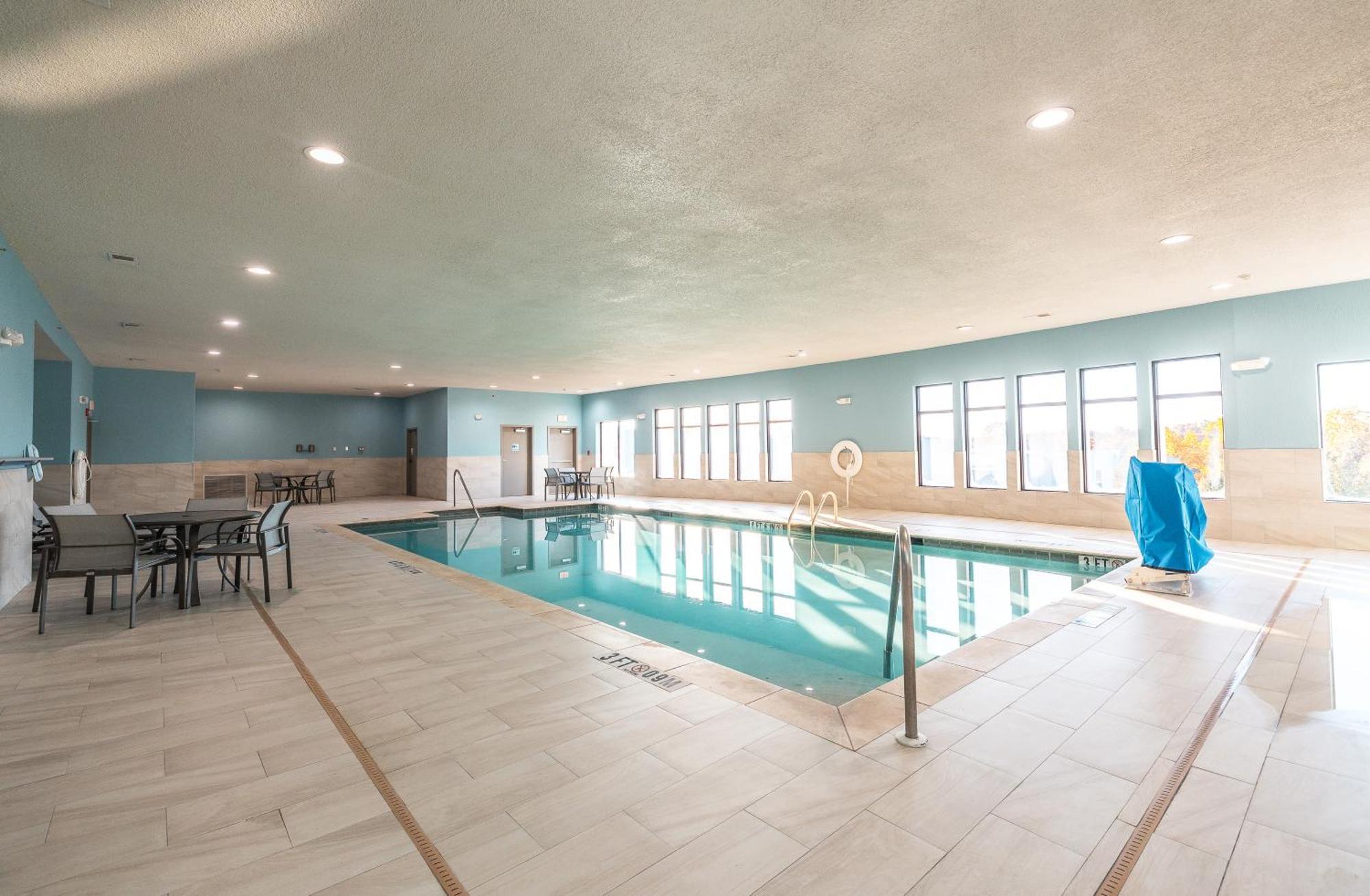 Holiday Inn Express Hotel And Suites Saint Robert By Ihg Dış mekan fotoğraf
