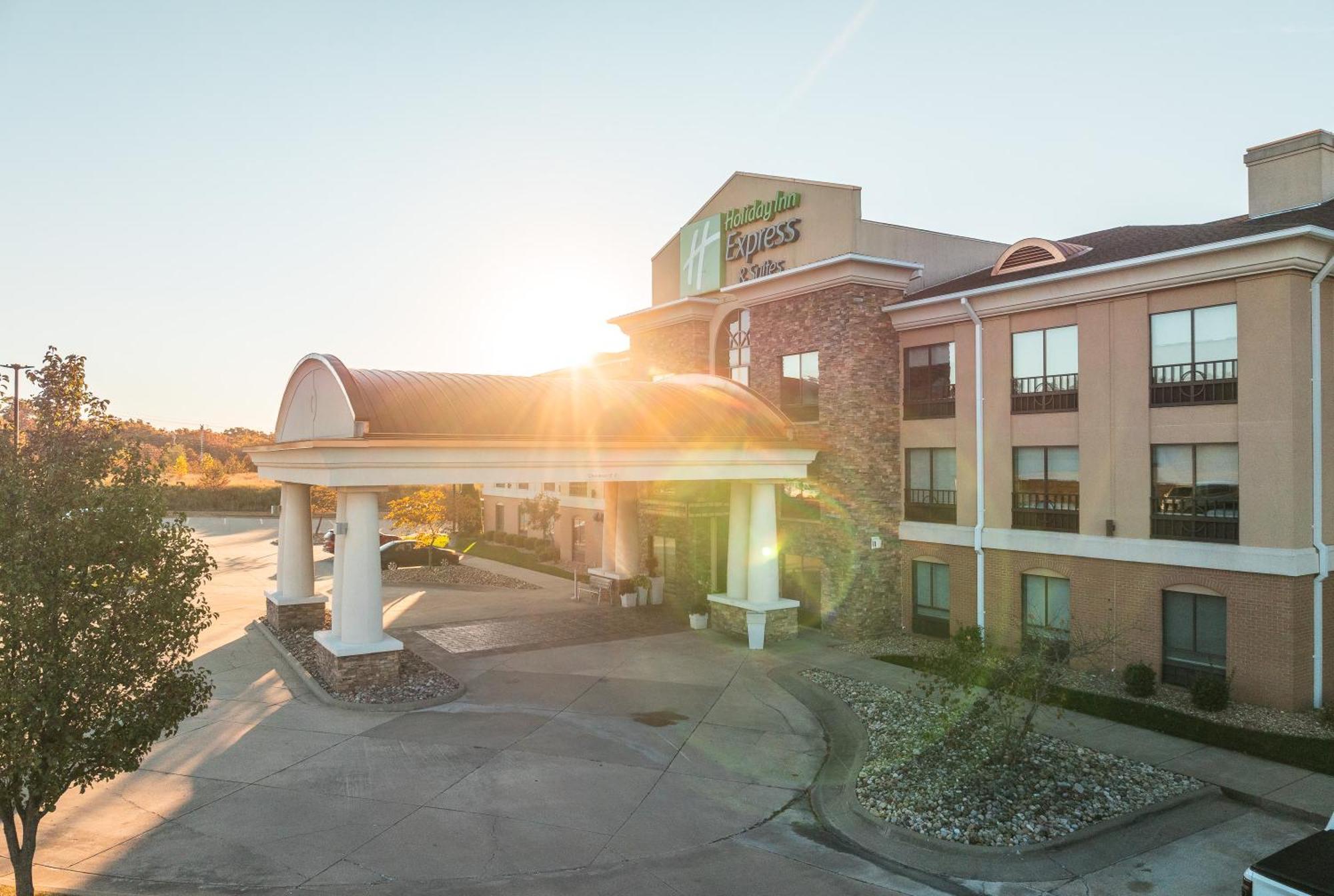 Holiday Inn Express Hotel And Suites Saint Robert By Ihg Dış mekan fotoğraf